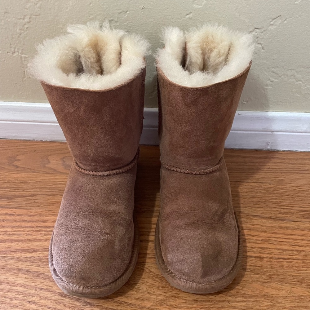 UGG Girl’s boots - Picture 4 of 5